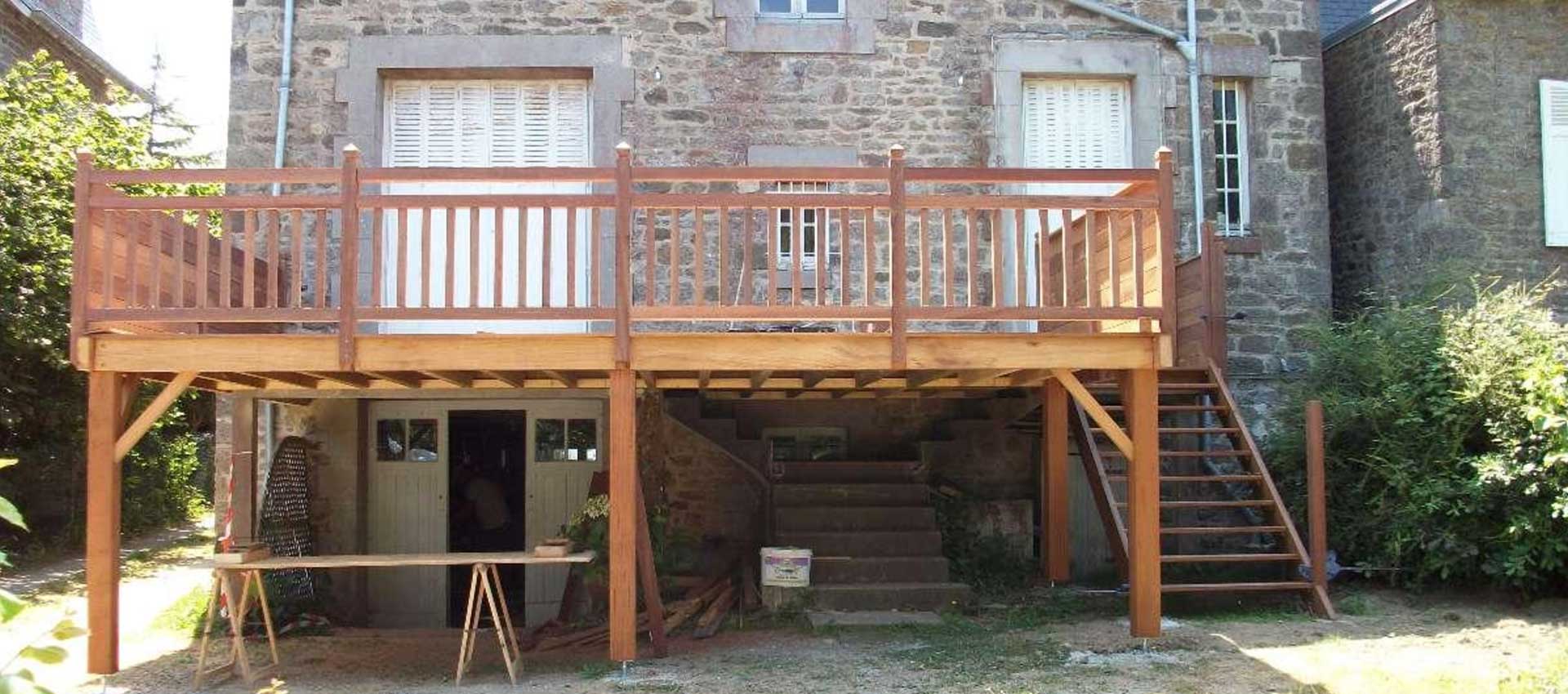 Construction d'une terrasse en bois à Lancieux